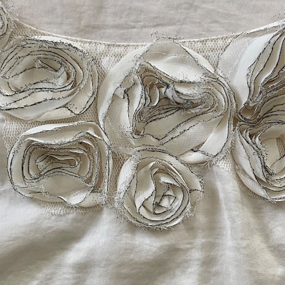 LOFT Ivory Sleeveless Top with Rosette Embellished Neckline Size M - Picture 5 of 10